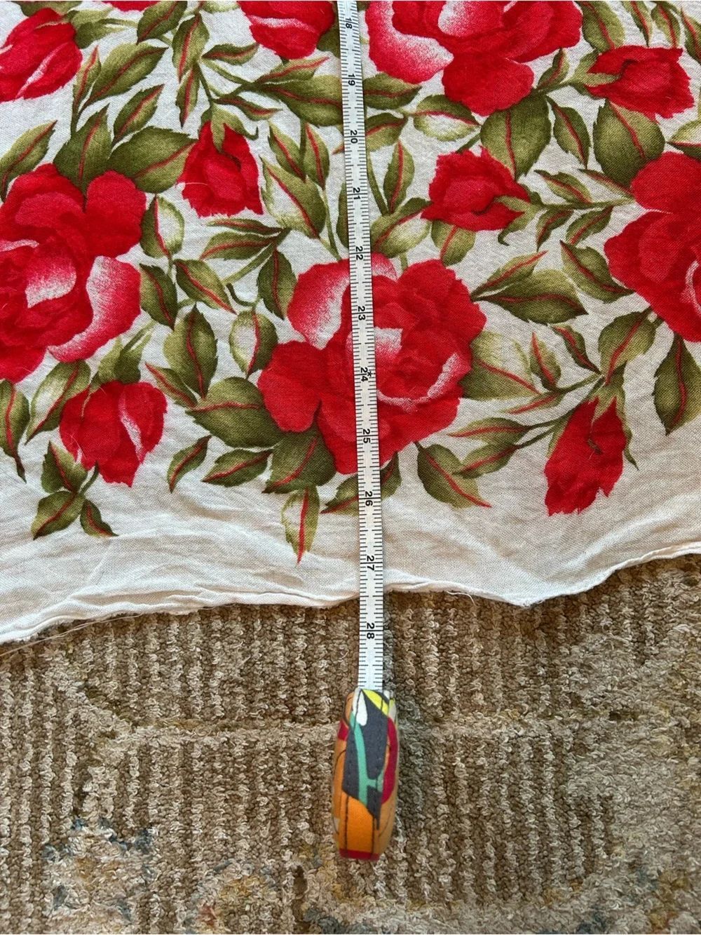 Vintage Limited Express White Square Scarf with Red Rose and Green Leaf Print - Picture 4 of 9